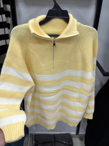 بلوز صوف مخطط